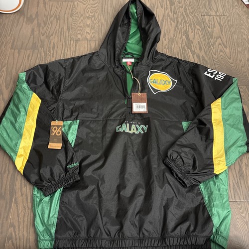 Maglione nuovo con etichette